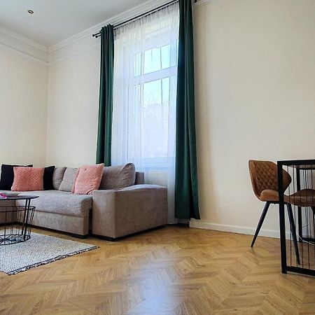 Smaragd Apartman Дьор Екстериор снимка