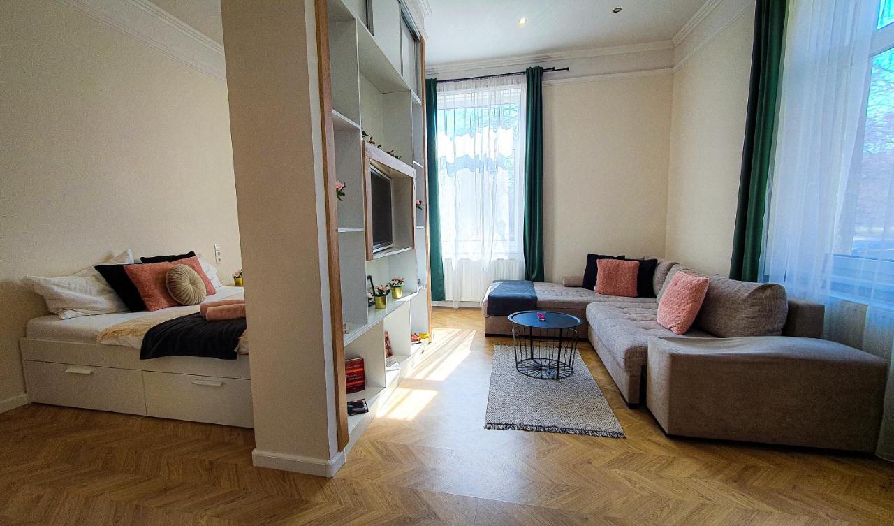 Smaragd Apartman Дьор Екстериор снимка