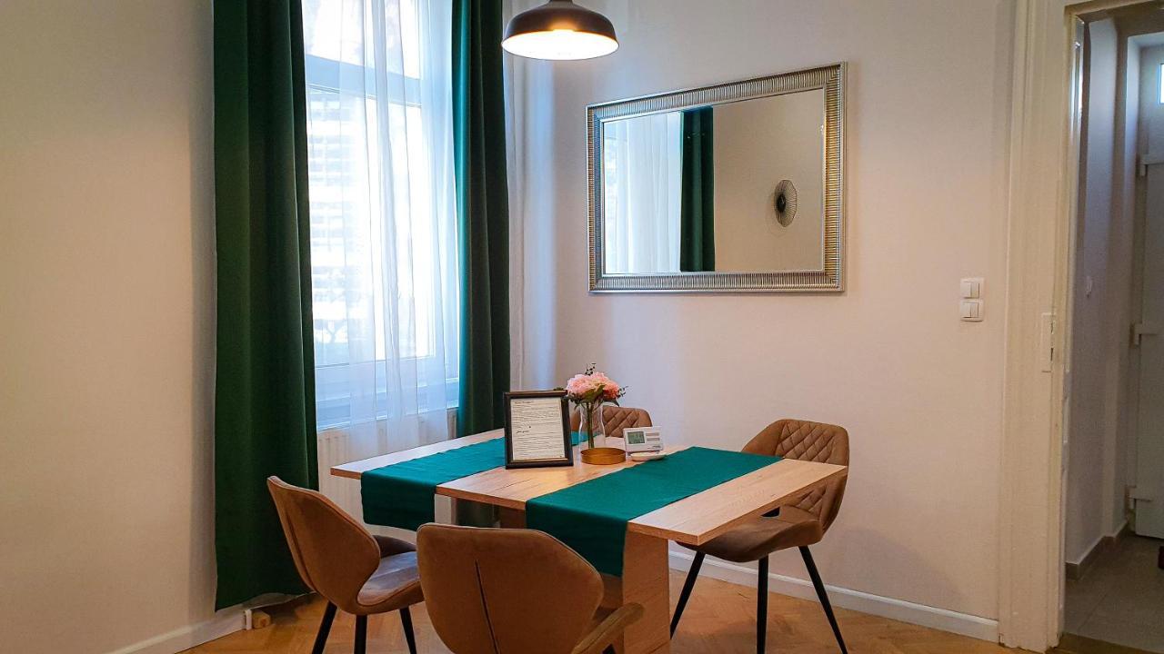 Smaragd Apartman Дьор Екстериор снимка