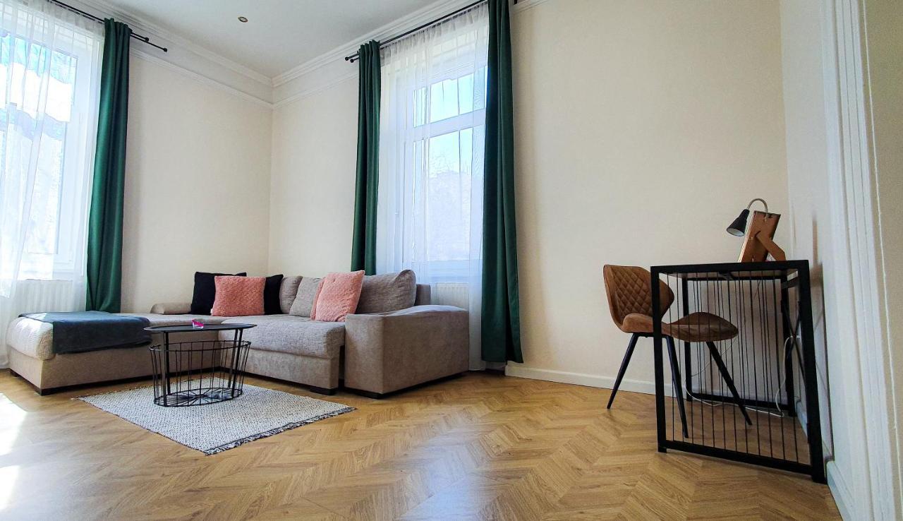 Smaragd Apartman Дьор Екстериор снимка