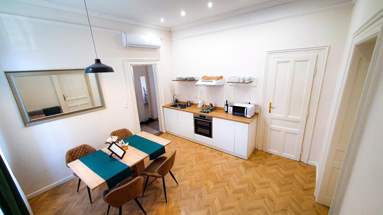 Smaragd Apartman Дьор Екстериор снимка