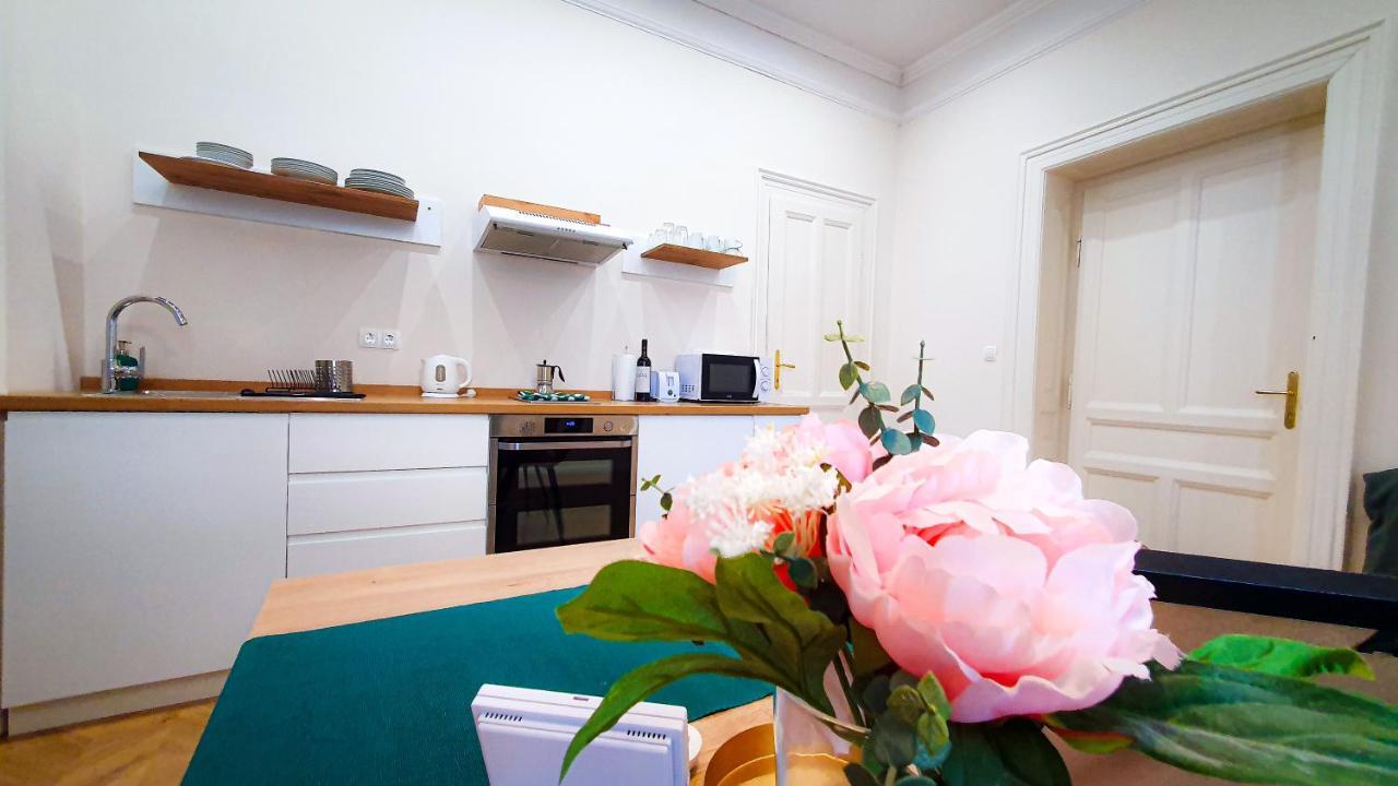 Smaragd Apartman Дьор Екстериор снимка